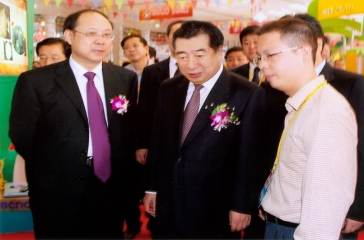 花開兩岸香飄全球，合作共贏利及兩岸
