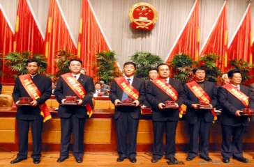郭董榮獲福建省突出貢獻(xiàn)企業(yè)家榮譽稱號